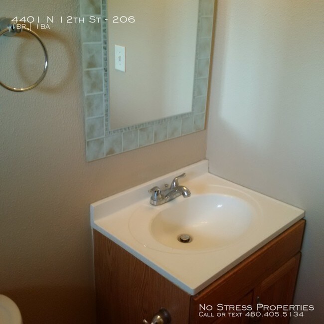 Building Photo - 1 Bed Condo off 12th St and Indian School!