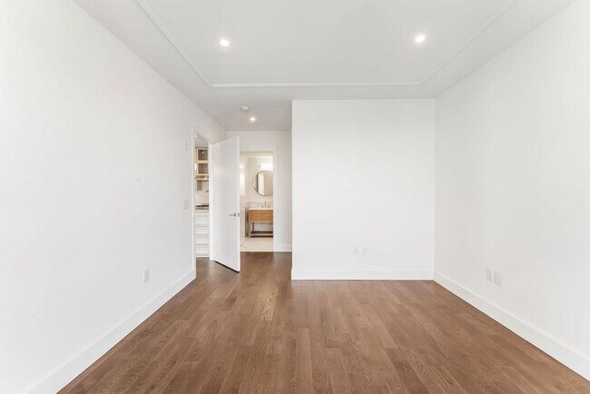 Building Photo - 372 9th St