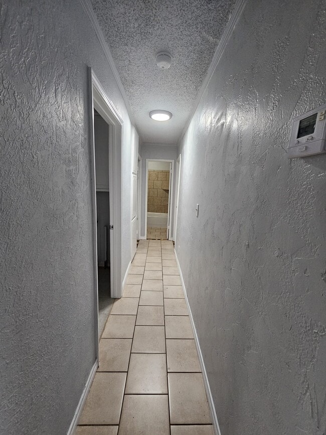 Building Photo - 2505 NW Lincoln Ave