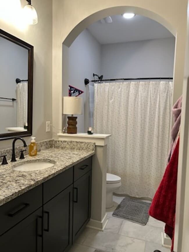 Building Photo - Beautiful 4-bedroom, 2.5- bath home with b...