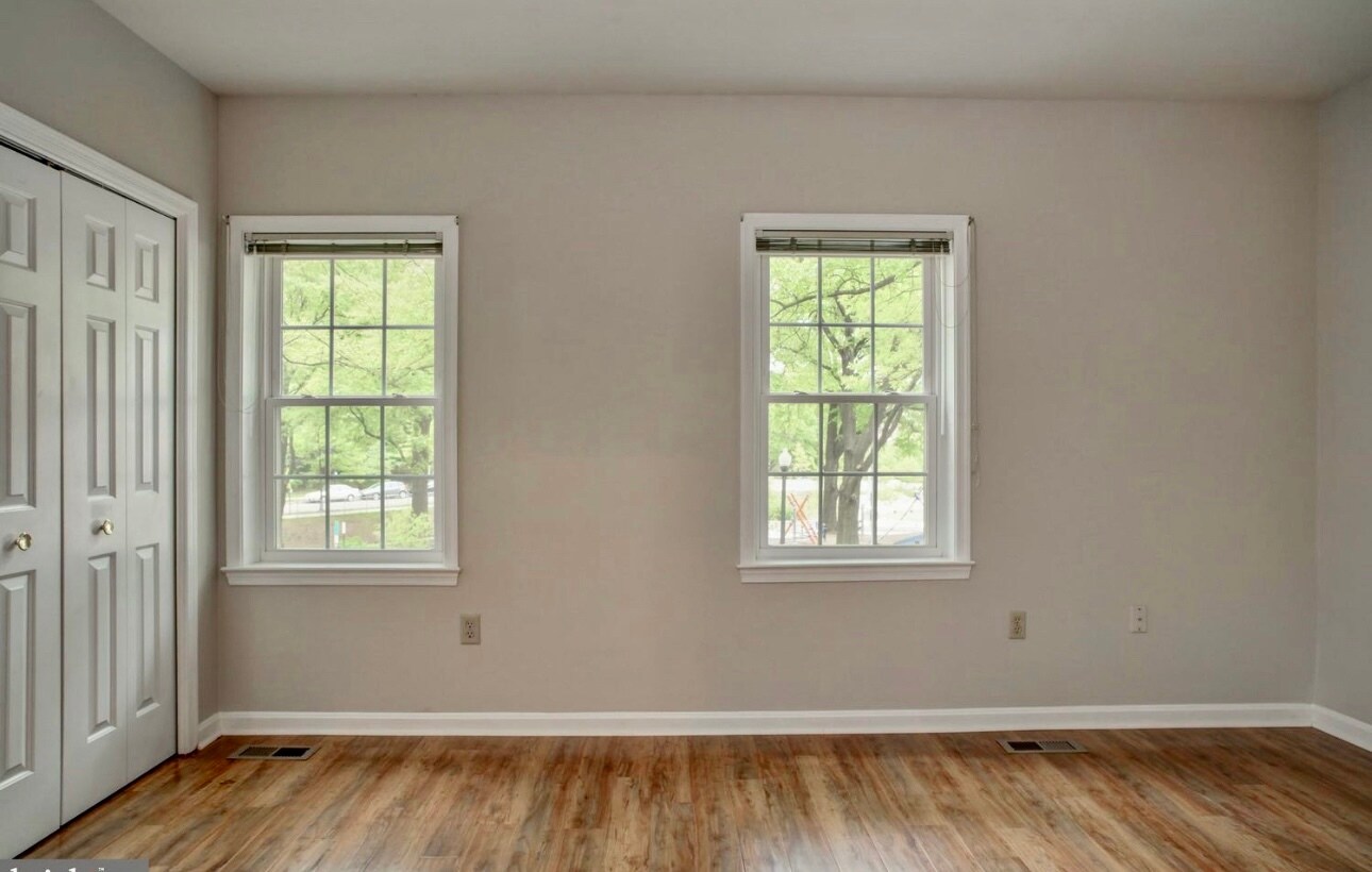 Building Photo - 2510 Fairfax Dr