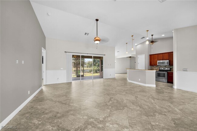 Building Photo - 3326 SW 8th St