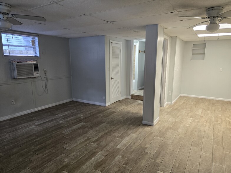 Building Photo - 7107 Arlet Dr