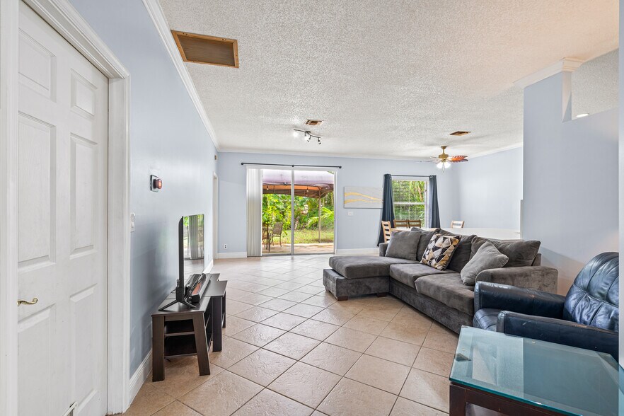 Building Photo - 1242 Olympic Cir