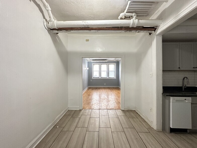 Building Photo - 1321.5 W Estes Ave