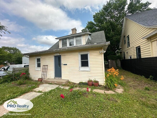 Building Photo - 3 Bedroom Home in South Minneapolis