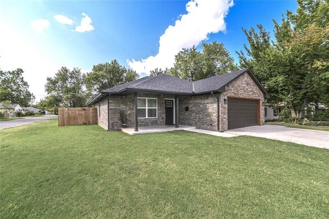 Building Photo - 1717 Breckenridge Dr