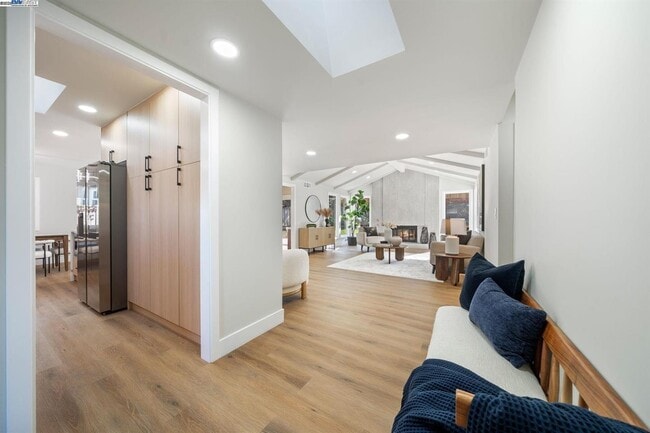 Building Photo - 3613 Perada Dr