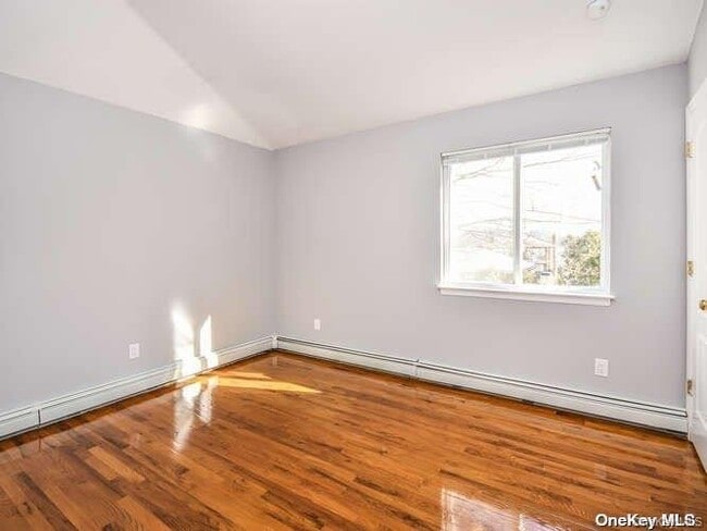 Building Photo - 62 A Linwood Rd N