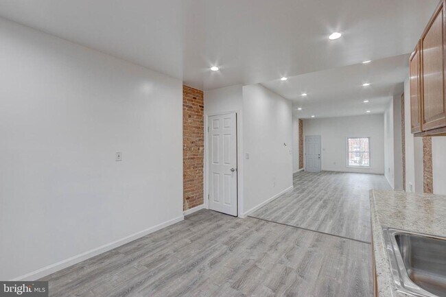Building Photo - 2654 Wilkens Ave