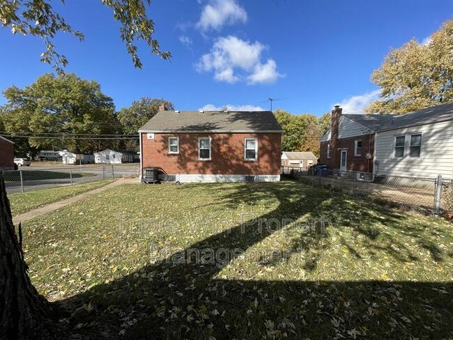 Building Photo - 1004 N New Florissant Rd
