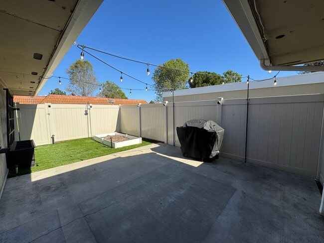 Building Photo - Beautiful Modern 3BD/2BA Home with AC & Pr...