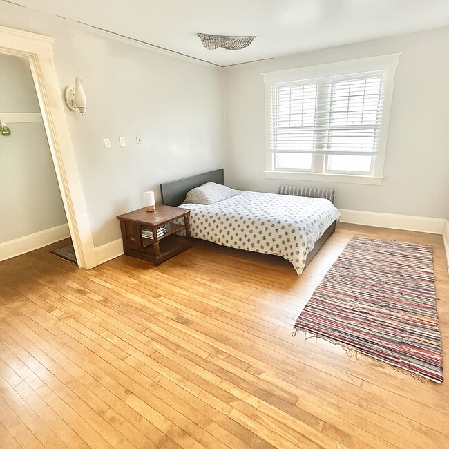 Building Photo - 504 Catherine St