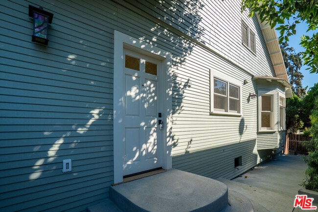 Building Photo - 802 E Kensington Rd