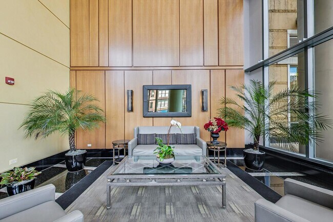 Building Photo - 345 N La Salle Dr