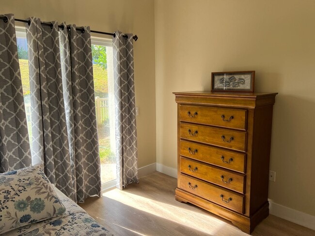 Building Photo - Fully Furnished & remodeled, ground floor,...