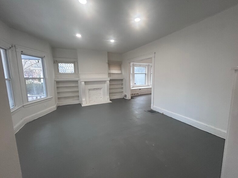 Building Photo - 12206 Locke Ave