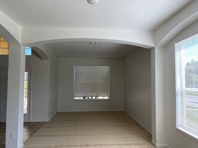 Building Photo - Large home in gated community of Aviana Resort