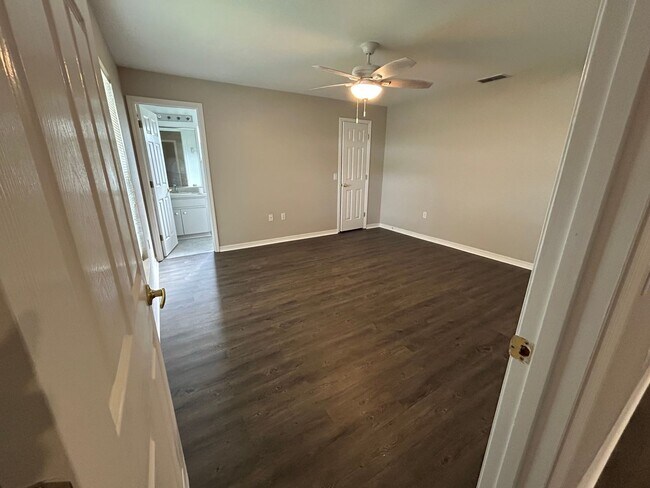 Building Photo - South Lakeland 3 bedroom 2 bath home!