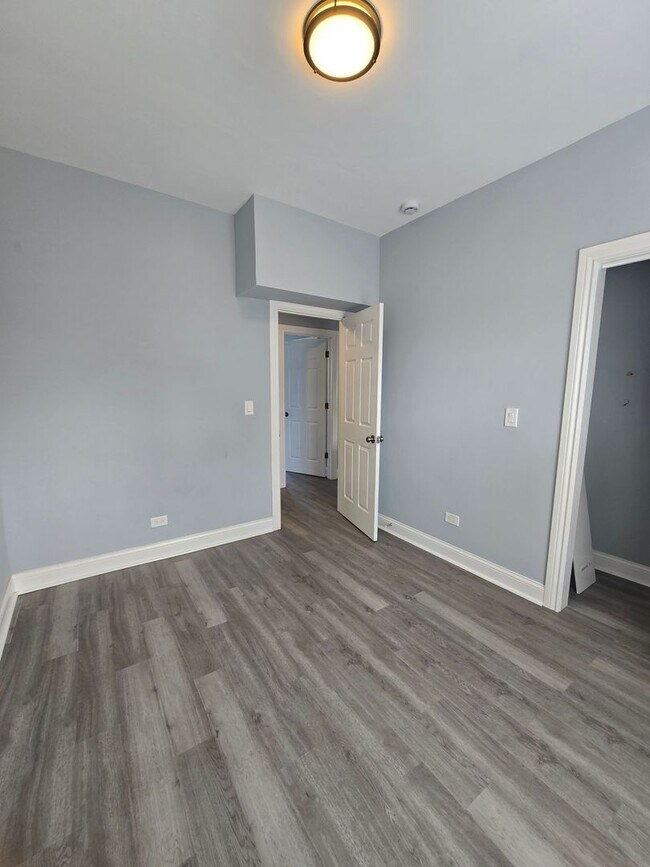 Building Photo - 1111 W 62nd St