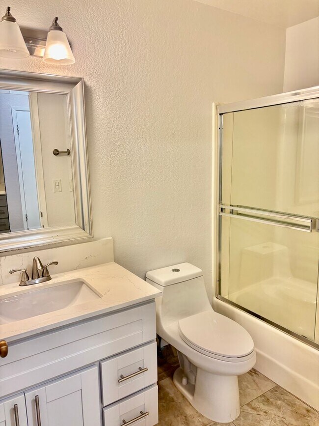 Building Photo - Walnut Creek 2 bed 2 bath gorgeous end unit on the first floor with garage!