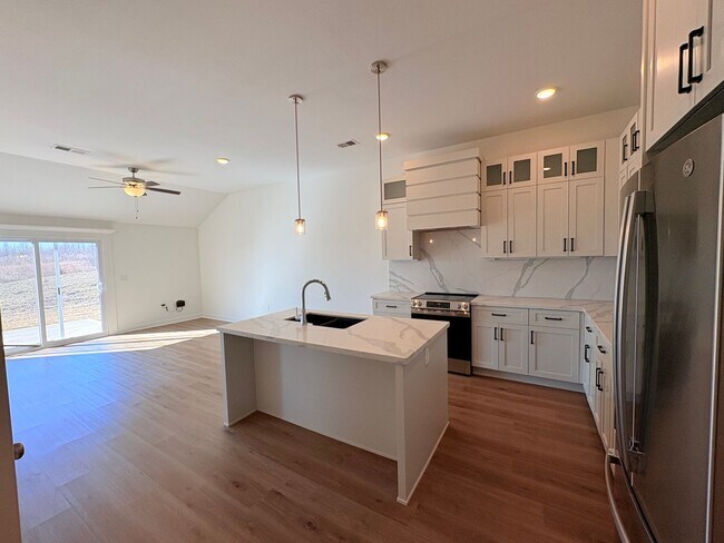 Building Photo - Single Level 3 Bed, 2 Bath, 1 Car Garage Duplex in North Kansas City