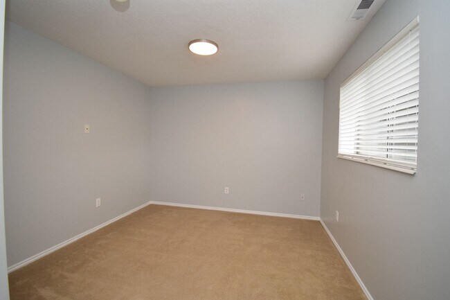 Building Photo - 3 Bedroom 2 Bath House in Midvale!!!