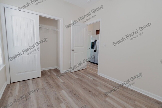Building Photo - 605 Surfsong Way