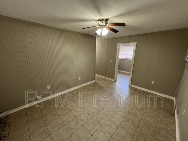 Building Photo - 5863 Denova St