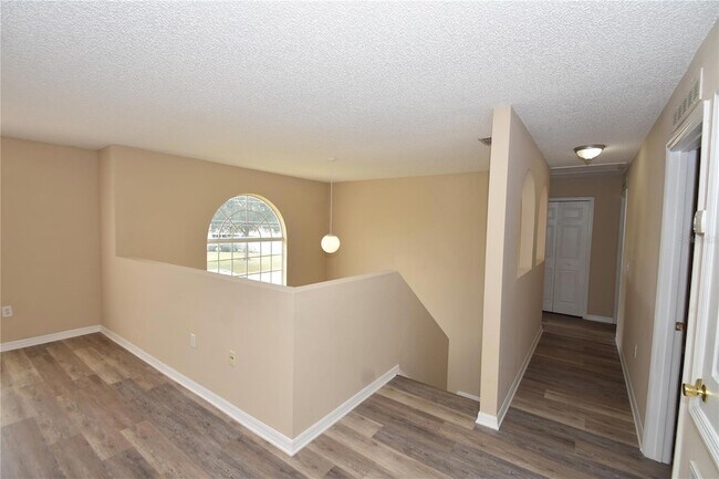 Building Photo - 27 Riverdale Ln