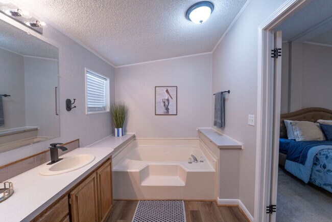 Building Photo - 2988 Lisa Dr