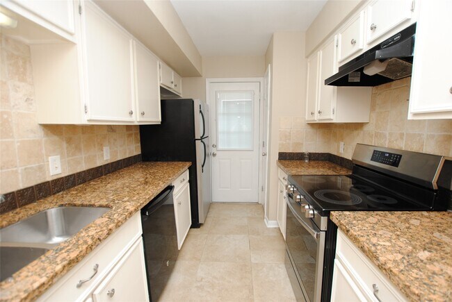 Building Photo - 7853 Fuqua St