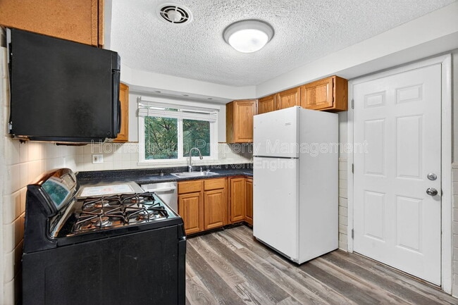 Building Photo - 23 Colchester Dr