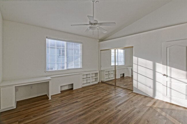 Building Photo - Just Renovated! Beautiful & Spacious, 6BD/...