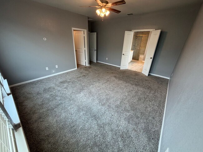 Building Photo - 3923 Gervasi