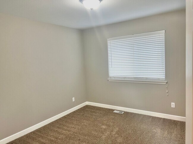 Building Photo - Must See! Beautiful 3bd/ + Bonus Rm/2.5 bath/ Primary Bed on Main/ /Heat Pump/Updated Features