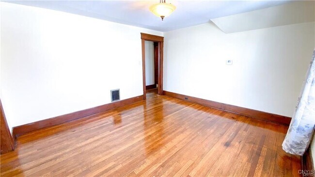 Building Photo - 400 Roberts Ave