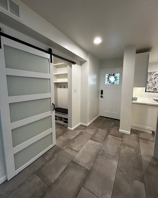 Building Photo - 2619 E Windsor Ave