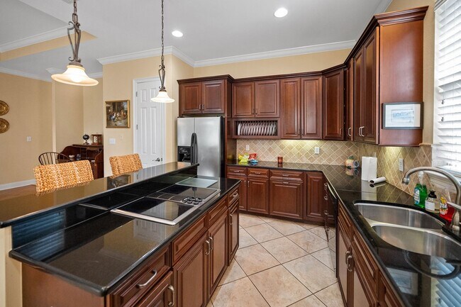 Building Photo - 632 Magnolia Cir