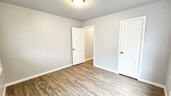 Building Photo - Home in Bethany Schools