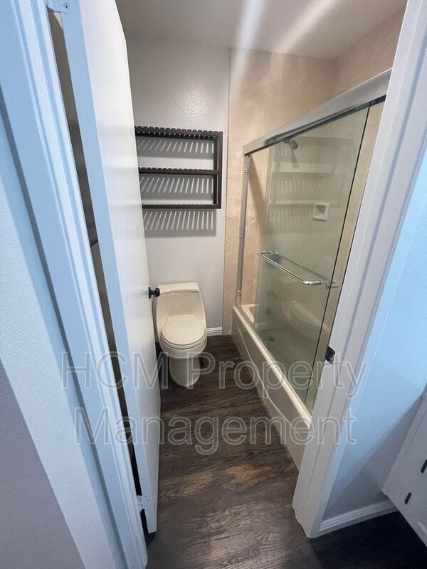 Building Photo - 611 Springbrook N