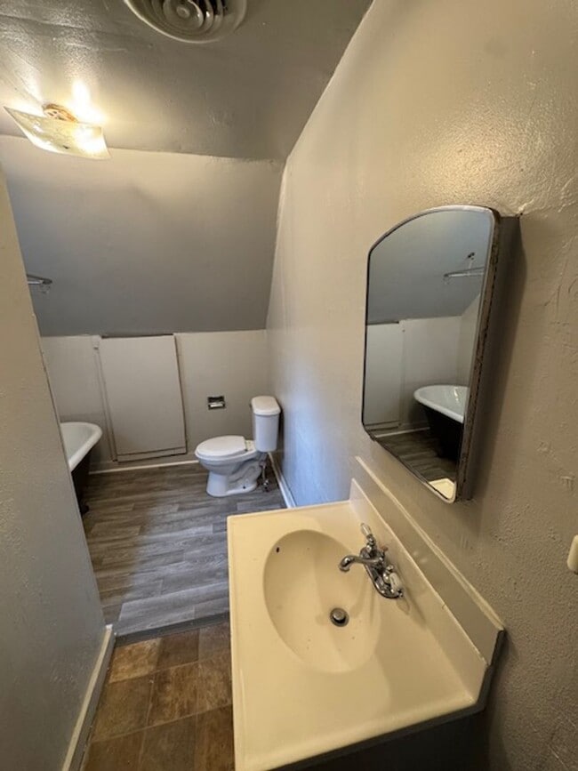 Building Photo - 1420 St Joseph Blvd