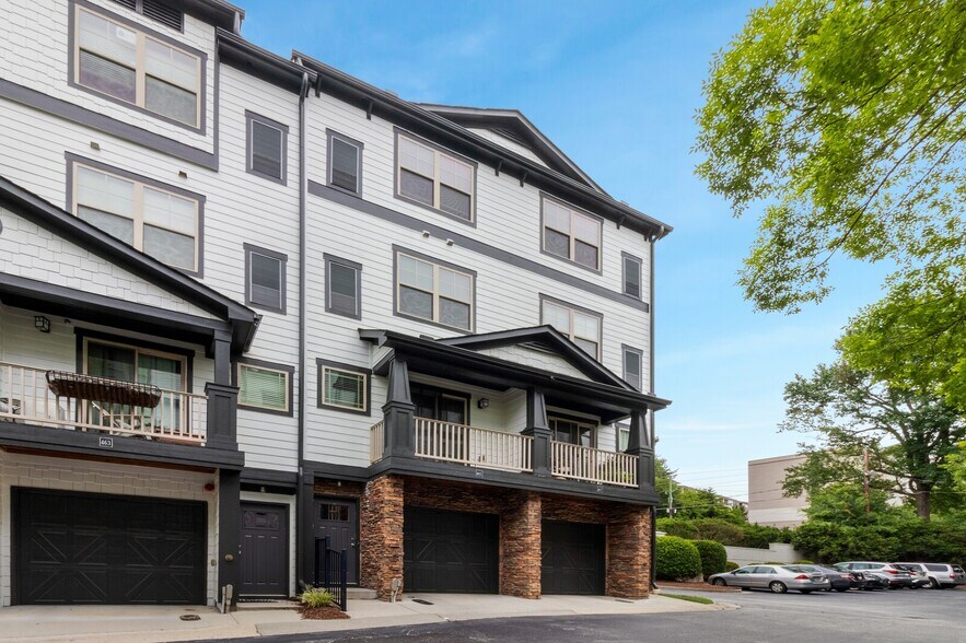 Building Photo - 215 Semel Dr