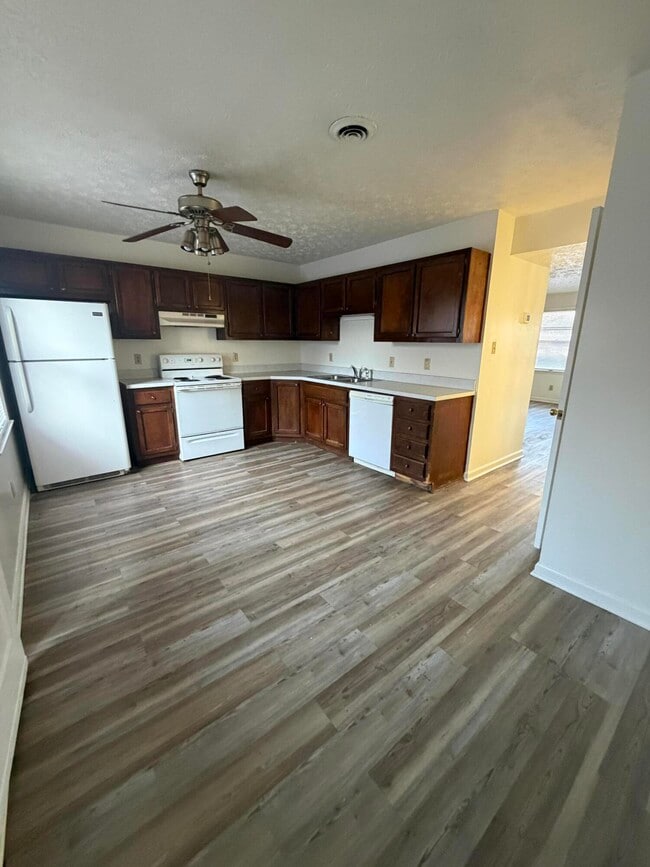 Building Photo - 106 Heritage Dr