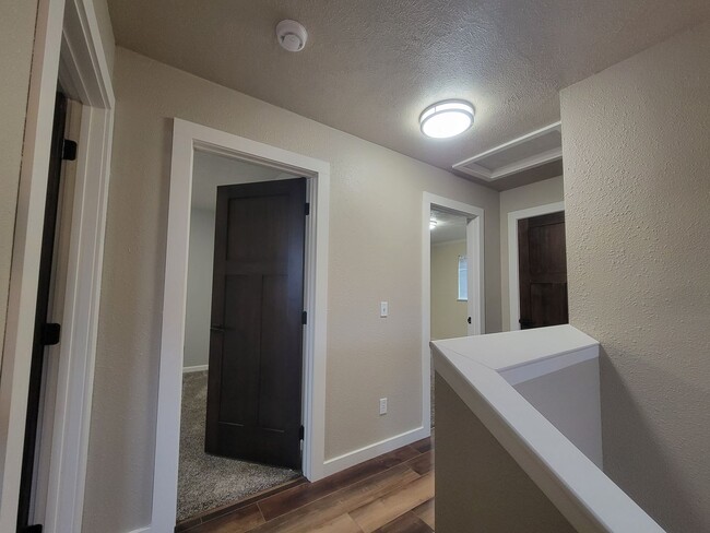 Building Photo - Exceptionally clean 3 bedroom, 1.5 bathroo...