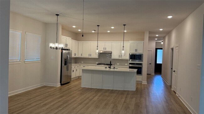 Building Photo - 215 Amaranth Wy