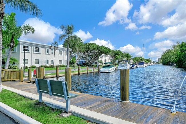 Building Photo - 6279 Bay Club Dr
