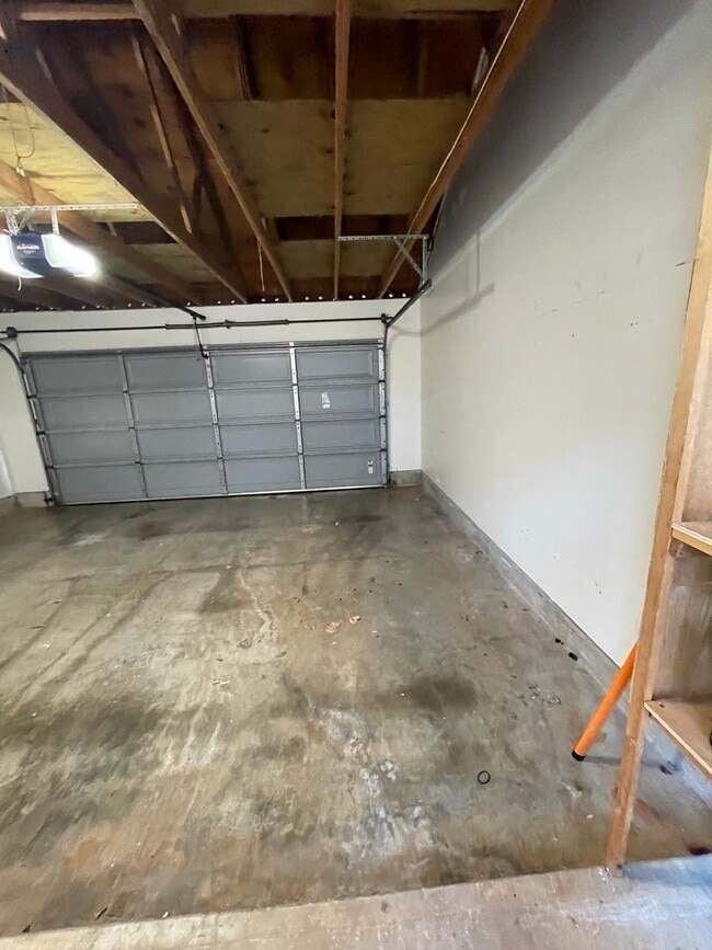 Building Photo - Ocen Pointe Potenial 3 Bedroom Home for Re...