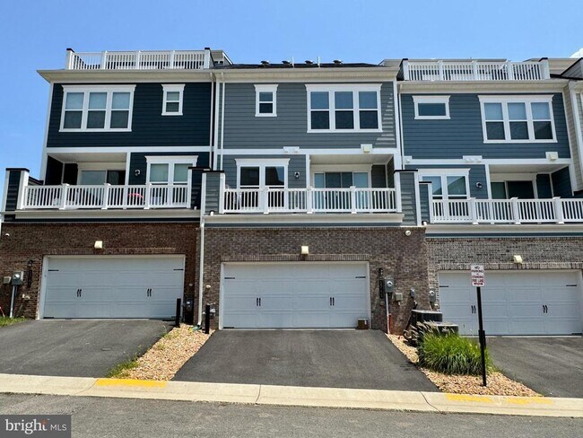 Building Photo - 1745 Riverbluff Ave