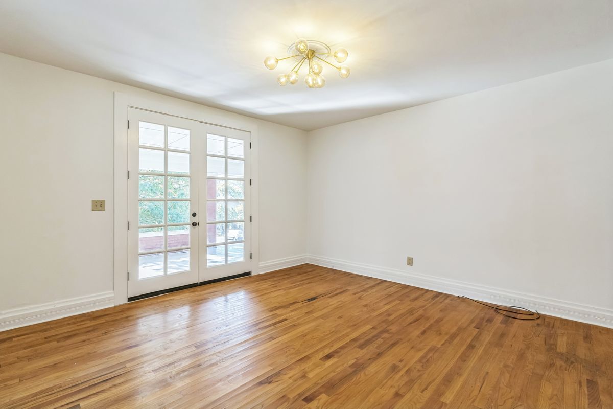 Building Photo - 1500 14th Ave S